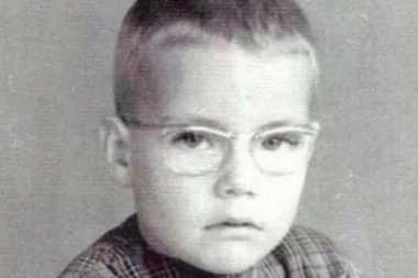 Prepoznajete li DEČAKA SA SLIKE? Danas je jedan od najslavnijih glumaca na svetu! (FOTO)