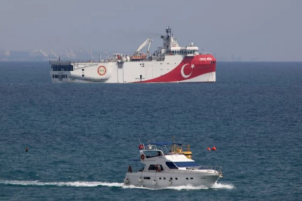 BORBA TITANA U EGEJSKOM MORU: Turci optužili Grke za otvorenu vatru ka TERETNOM BRODU