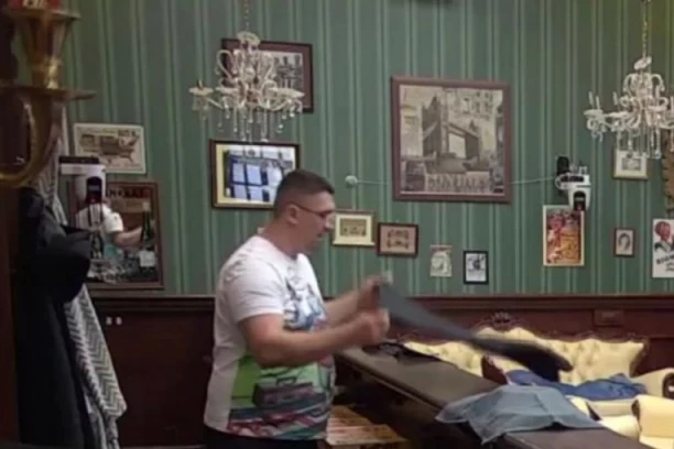 MOŽE DA IM DRŽI LEKCIJE! Kristijan vredniji od SVIH ŽENA u kući - dok one SPAVAJU, on radi OVO! (VIDEO)