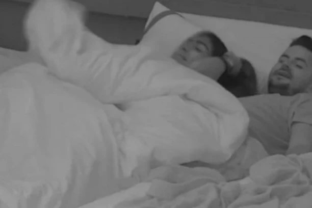 PALA PRVA VRELA AKCIJA U ZADRUZI: Slovenka zadovoljila Lil Broksa, pred svim zadrugarima napravili HAOS! (VIDEO)