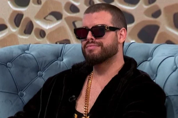 Adam Adaktar progovorio PRVI PUT o ocu, pa objavio njegovu fotku: BOG OBRVA je ovo krio ceo život, sa njim je Alis zatrudnela? (FOTO)