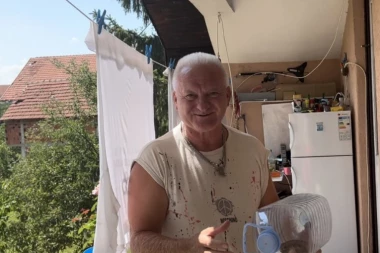 NOVICA PRAVI ČUVENU POSKOKUŠU: Posetili smo čoveka-zmiju koji tvrdi da njegova rakija leči OPAKU BOLEST (VIDEO)