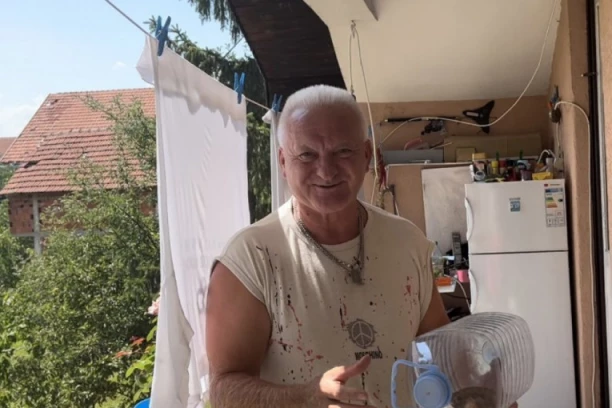 NOVICA PRAVI ČUVENU POSKOKUŠU: Posetili smo čoveka-zmiju koji tvrdi da njegova rakija leči OPAKU BOLEST (VIDEO)