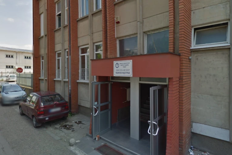 DAJ MI PARE, UBIĆU TE! U Nišu maloletna narkomanka PRETUKLA medicinsku sestru