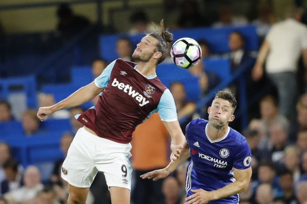 LUDE PUSTOLOVINE OZLOGLAŠENOG NAPADAČA SE NASTAVLJAJU: Endi Kerol potpisao za šestoligaša!