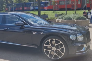 Zver od 390.000 evra! U ovom autu  je Novakov brat stigao na venčanje! (FOTO)