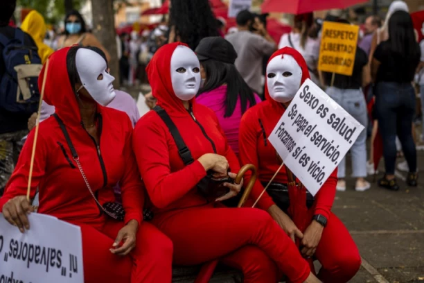 ŠPANCI SE BUNE PROTIV PREDLOGA ZAKONA KOJI BRANI PROSTITUCIJU: Vlasti bi da kažnjavaju i klijente i makroe (FOTO)