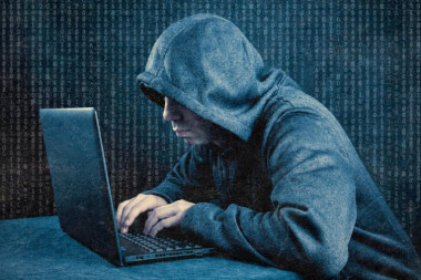 NAPAD NA MOĆNU NATO DRŽAVU?! Najveći hakerski upad u bazu podataka u ISTORIJI - London upire prst na OVU zemlju!