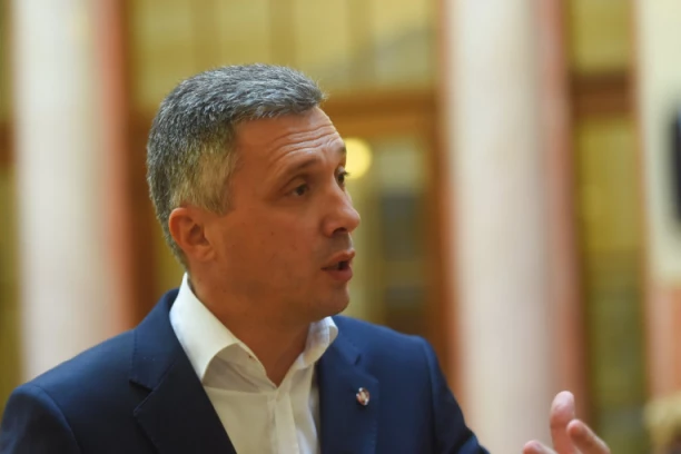 BOŠKO OBRADOVIĆ PONOVO UHVAĆEN U LAŽI: Kuka kako su mediji zatvoreni za njega, a gostuje na RTS!