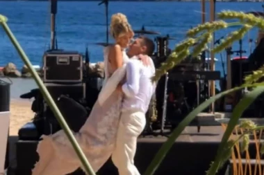 PROVOD SE NASTAVLJA, NOLE PONOVO ZA MIKROFONOM! Đokovići slave DRUGI DAN, organizovali ludu ŽURKU NA PLAŽI, a evo koje ZVEZDE su zadužene za muziku! (FOTO)