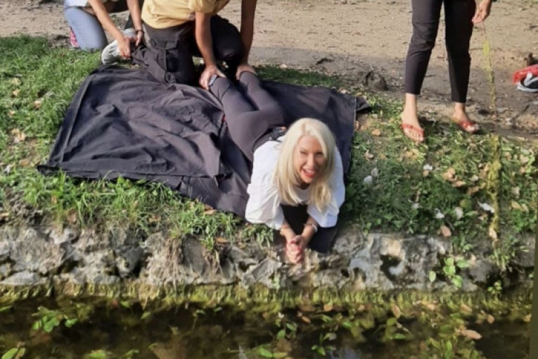 Jovana Jeremić, scene sa snimanja džinglova