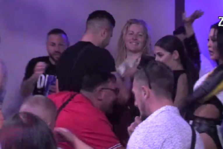 Jelenu Golubović kitili novcem