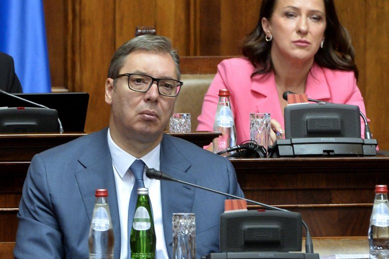 IZGLASAN IZVEŠTAJ O KOSOVU I METOHIJI: Sednica trajala 25 sati, Vučić rasturio opoziciju