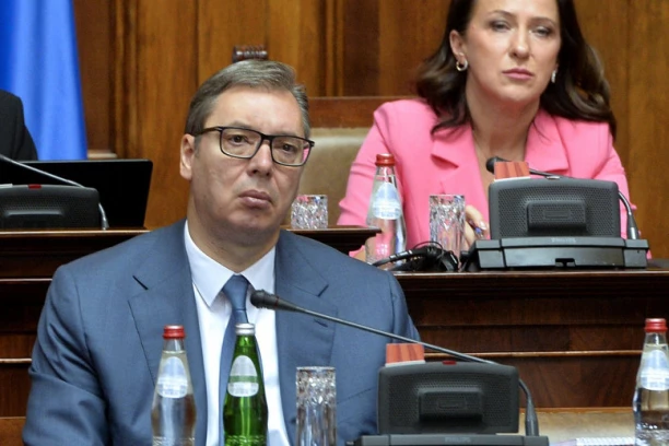 IZGLASAN IZVEŠTAJ O KOSOVU I METOHIJI: Sednica trajala 25 sati, Vučić rasturio opoziciju
