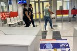 DRAMA U KLINIČKOM CENTRU: Marija Kulić URLALA na Miljanu i Bebicu, napravila haos na hodniku! (FOTO)