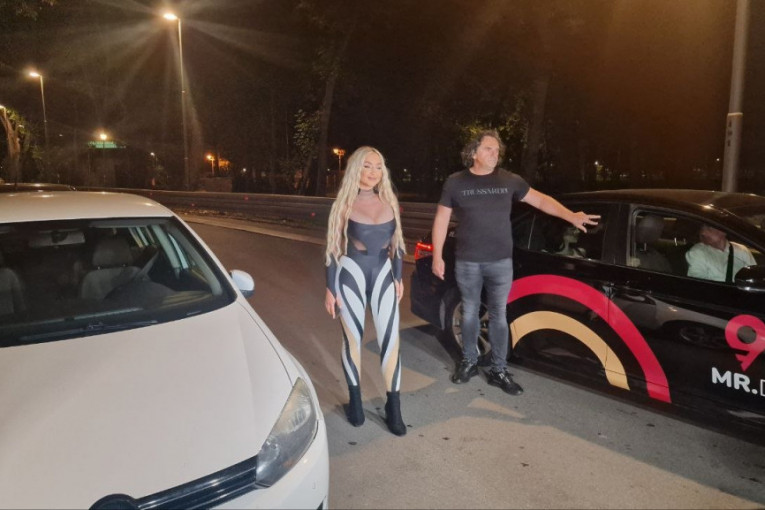 Maja Berović pred nastup u beogradskom klubu