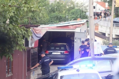 OTMIČAR SLOBODANU DRŽI NOŽ NA STOMAKU: Drama na Karaburmi ušla u treći sat (FOTO/VIDEO)