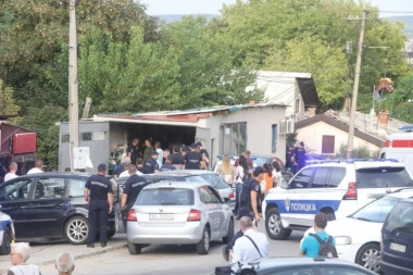 TALAČKA KRIZA JOŠ TRAJE! Prvi snimci sa lica mesta: Policija pregovara sa otmičarem! (FOTO/VIDEO)