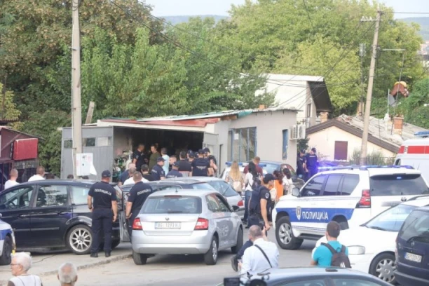 TALAČKA KRIZA JOŠ TRAJE! Prvi snimci sa lica mesta: Policija pregovara sa otmičarem! (FOTO/VIDEO)