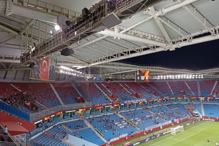 NEZAPAMĆENO: Evo gde su smeštene Delije na stadionu "Šenol Guneš"! (FOTO GALERIJA, VIDEO)