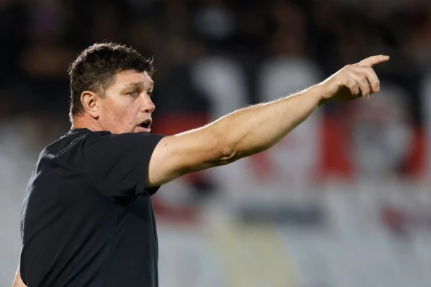 Kako nadomestiti njihovo odsustvo? Gordan Petrić nema dilemu - ovih 11 fudbalera kreće u večerašnju bitku!