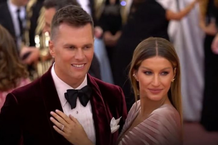 Tom i Žizel nasmejani