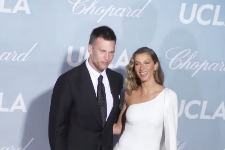 Bivši bračni par pozira 