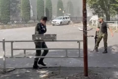 BROJ ŽRTAVA NAPADA NA STUDENTSKI DOM PORASTAO NA 18: Suze i neverica na licu mesta, oglasilo se i ministarstvo (VIDEO)