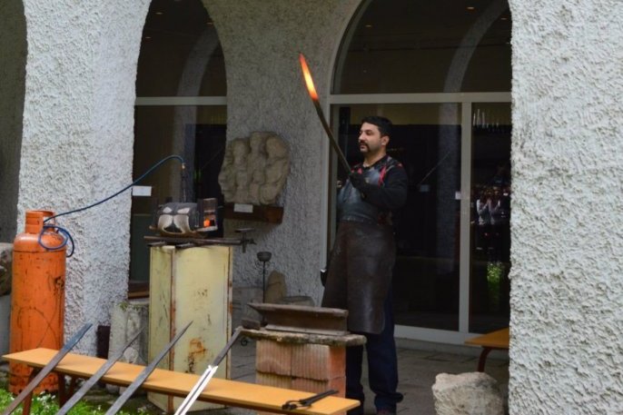 JEDINI SMEDEREVAC KOJI KUJE MAČEVE! Željkov prvi je bio Gandalfov, a sada se priprema da napravi mač Cara Dušana! (FOTO)