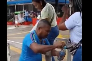 KOLAPS! Vodeni pljusak doveo do POPLAVE, ljudi morali hitno da napuste kuće, on je heroj grada!