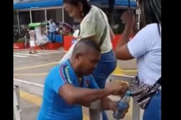 KOLAPS! Vodeni pljusak doveo do POPLAVE, ljudi morali hitno da napuste kuće, on je heroj grada!