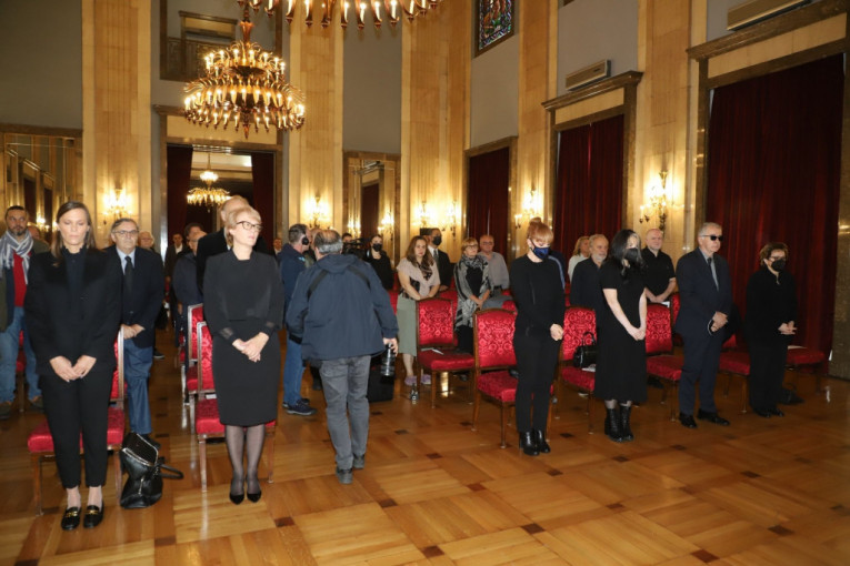 Porodica i prijatelji na komemoraciji Korneliju Kovaču