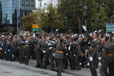 PROMOCIJA NAJMLAĐIH OFICIRA ISPRED SKUPŠTINE Prve činove dobiće 175 kadeta Vojne akademije i Medicinskog fakulteta VMA