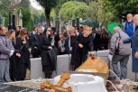 SAHRANJEN Kornelije Kovač! Uz suze i jecaje ispraćen na večni počinak, Aleksandra se EMOTIVNIM rečima poslednji put oprostila od oca! (VIDEO)