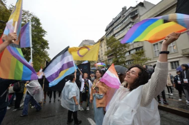 DOSTA POZNATIH LICA DOŠLO NA EVROPRAJD! Evo ko je sve podržao PARADU PONOSA! (FOTO)