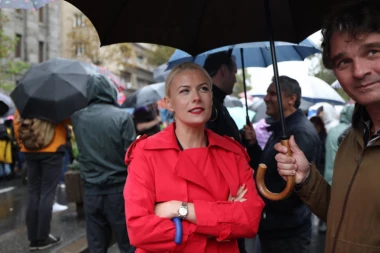 MILICA ĐURĐIĆ STIGLA NA EUROPRAJD! Partnerka premijerke Ane Brnabić nikad lepša! I ONA ĆE ŠETATI! (FOTO)