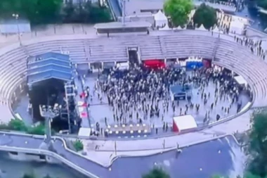 (FOTO UBOD) PRAJD NASTAVLJEN ŽURKOM NA TAŠMAJDANU! Evo koliko se ljudi okupilo!