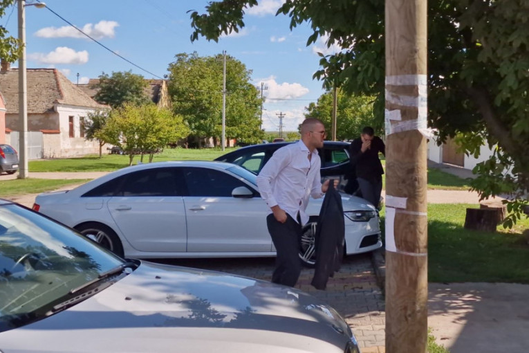 Veljko Ražnatović sa kumom Nikolom Vavićem