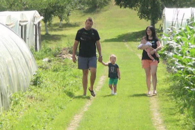 Ljubisav sa porodicom