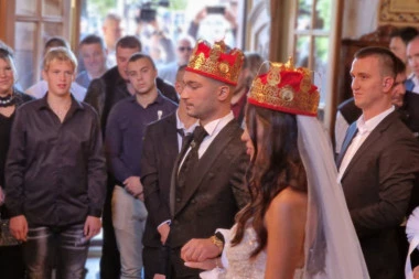 MIRAZ ZA SVE PARE - OD GOCE STAN, OD RODIĆA KUĆA, A OD KUMOVA...:  Mirko i Bojana se obogatili za dan, svadba im se VIŠESTRUKO isplatila!