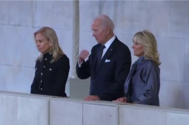 Bajden odao poštu britanskoj kraljici Elizabeti! (VIDEO)