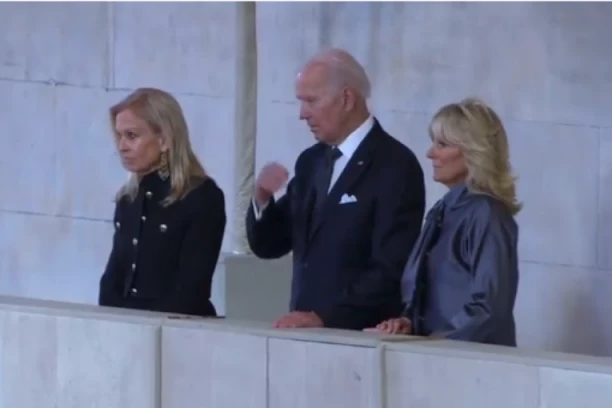 Bajden odao poštu britanskoj kraljici Elizabeti! (VIDEO)