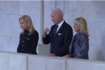 Bajden odao poštu britanskoj kraljici Elizabeti! (VIDEO)