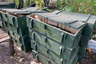 HRVATI SE HVALE NAVODNO SVOJIM ORUŽJEM NA PRVOJ LINIJI VATRE U UKRAJINI: Objavljeni snimci iz Donjecke oblasti (FOTO)