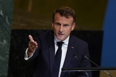 "NEĆU PODNETI OSTAVKU": Oglasio se Makron posle debakla na izborima