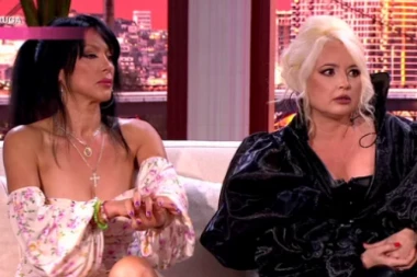 TEŠKA ISPOVEST NAŠE PEVAČICE TERA SUZE NA OČI: Doživela spontani pobačaj u avionu, dugo je krila da je IZGUBILA BEBU!