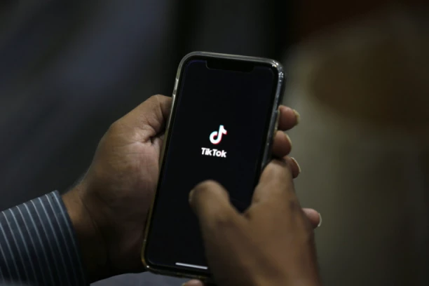 TIK TOK IZAZOV ODNEO ŽIVOT DETETA! Pored tela dečaka pronađena OVA SUPSTANCA: Sahranila sam svog sina zbog ovoga! (VIDEO)