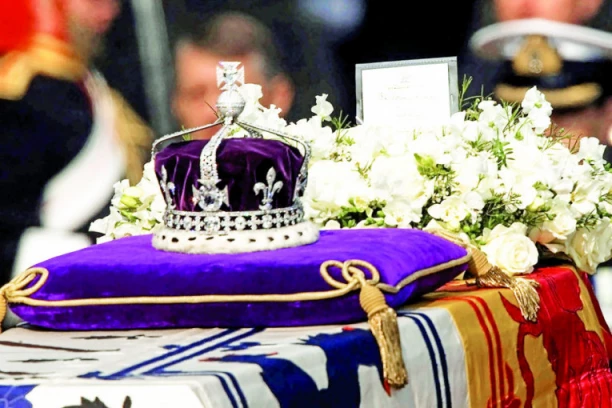 Dragulj krasio krunu britanske kraljice: PROKLETI DIJAMANT SE VRAĆA KUĆI?