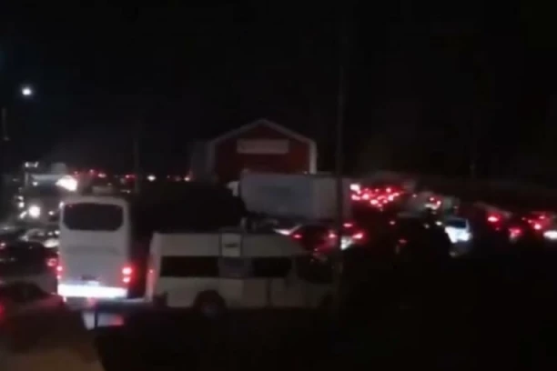 PALA U VODU JEDNA OD ZABLUDA! Tvrdnje o koloni od 30 kilometara na rusko-finskoj granici nisu tačne