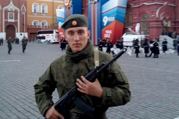 PESKOVOG SINA NA PREVARU POZVALI DA SE MOBILIŠE, OVAJ ZAMUCAO: Ja nisam BILO KO! (FOTO,VIDEO)